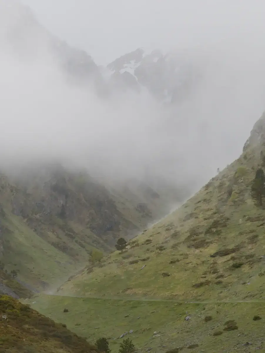 En route vers le lac d'Iihéou dans le brouillard